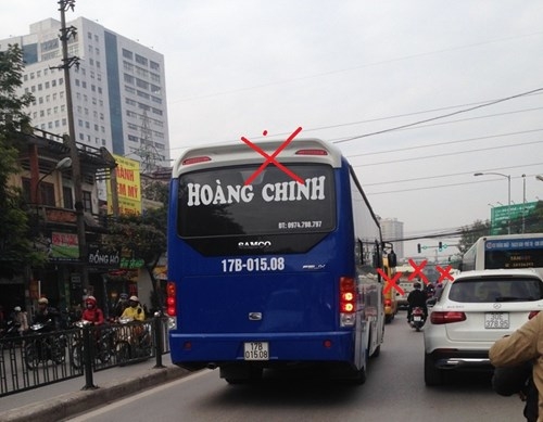 Nhiều nhà xe vẫn 'vợt' khách ở tuyến đường xuyên tâm Hà Nội ảnh 7