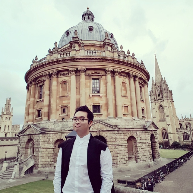  Vũ Đỗ Khanh xuất sắc giành được suất học bổng thạc sĩ từ ĐH Harvard (Mỹ), ĐH Oxford (Anh Quốc) và ĐH Graduate Institute Geneva (Thụy Sĩ). 