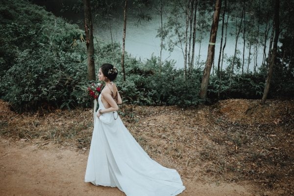 Có gì trong lễ cưới bí mật đẹp thoát tục của cặp đôi Việt được báo Tây ca ngợi hết lời - Ảnh 5.