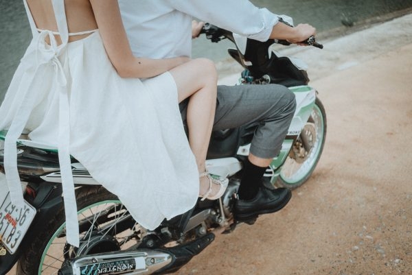 Có gì trong lễ cưới bí mật đẹp thoát tục của cặp đôi Việt được báo Tây ca ngợi hết lời - Ảnh 18.