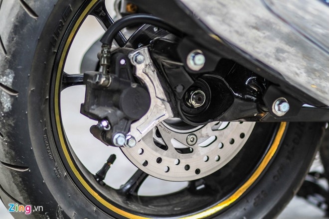 Yamaha NVX do thang dia va phuoc sau dau tien o Sai Gon hinh anh 5