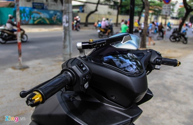Yamaha NVX do thang dia va phuoc sau dau tien o Sai Gon hinh anh 6