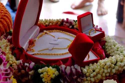 dam cuoi cua co gai tre voi ban trai da qua doi khien bao nguoi roi nuoc mat - 7