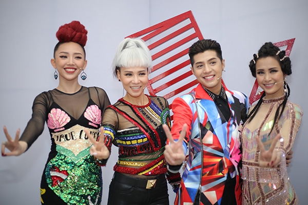 huan-luyen-vien-the-voice-tao-hinh-la-di-cham-thi-10
