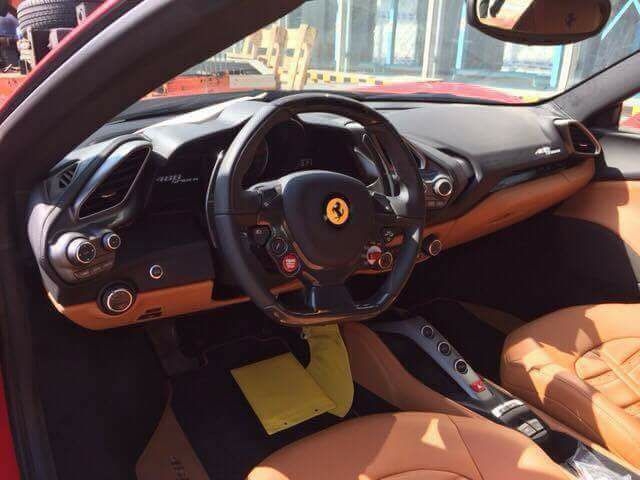 Siêu xe Ferrari 488 Spider đỏ rực xông đất Việt Nam trong năm 2017 - Ảnh 4.