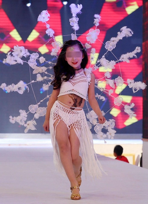 trung-quoc-mau-nhi-mac-noi-y-trinh-dien-gay-buc-xuc-3