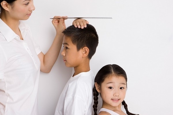 Đứng im 100 năm, chiều cao người Việt đang nhúc nhích
