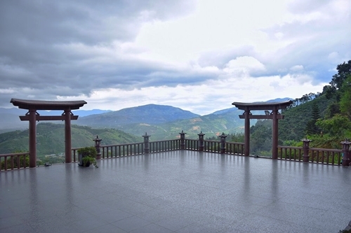 duong-len-cong-troi-linh-quy-phap-an-trong-mv-lac-troi