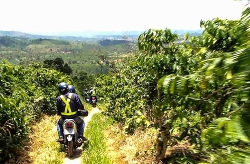 duong-len-cong-troi-linh-quy-phap-an-trong-mv-lac-troi-1