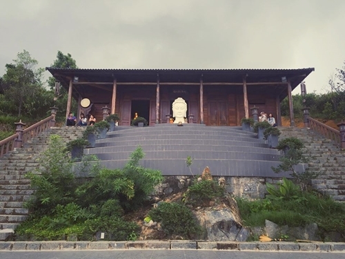 duong-len-cong-troi-linh-quy-phap-an-trong-mv-lac-troi-2