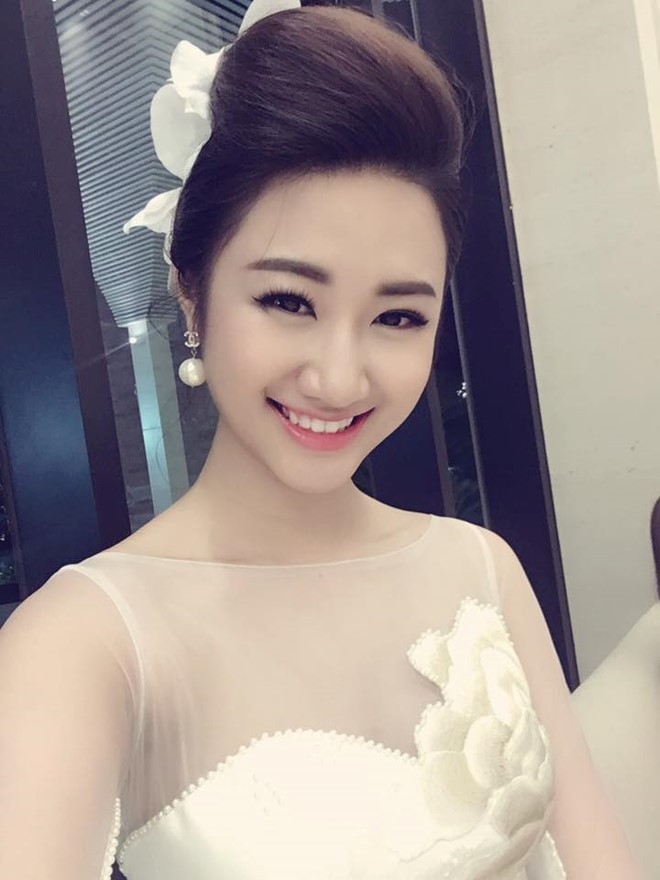 Hoa hau Ban sac Viet Thu Ngan bat ngo lay chong doanh nhan hinh anh 2