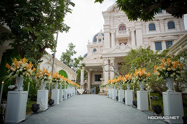 le-thanh-hon-tien-ty-trong-lau-dai-nguy-nga-bac-nhat-nam-dinh-3
