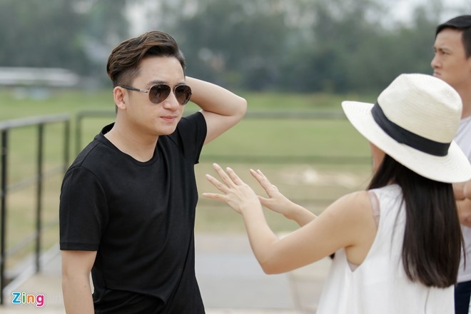Phan Manh Quynh va ban gai mac do doi den tap ZMA hinh anh 3