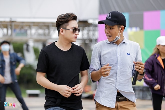 Phan Manh Quynh va ban gai mac do doi den tap ZMA hinh anh 5