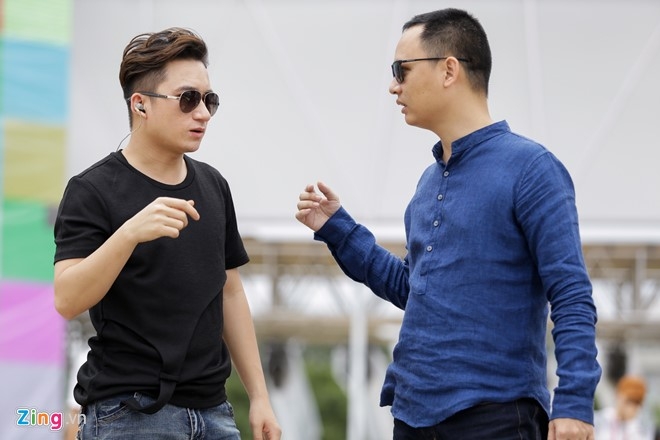 Phan Manh Quynh va ban gai mac do doi den tap ZMA hinh anh 6