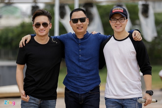 Phan Manh Quynh va ban gai mac do doi den tap ZMA hinh anh 7