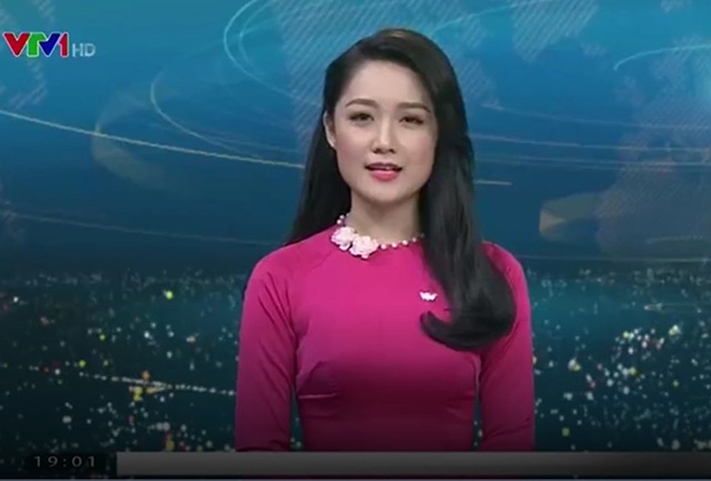MC Thu Hà trong bản tin Thời sự 19h ngày 3/1. Ảnh cắt từ màn hình.