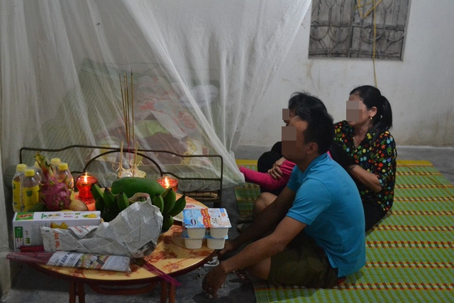 Gia đình anh T vô cùng đớn đau trước sự ra đi của vợ và hai con nhỏ. Ảnh: Đức Tùy