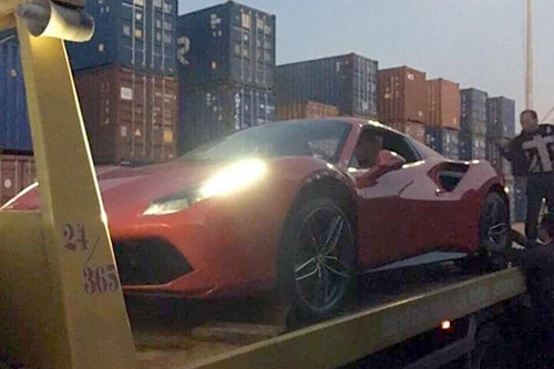 chi-tiet-ferrari-488-spider-dau-tien-cap-cang-sai-gon-1