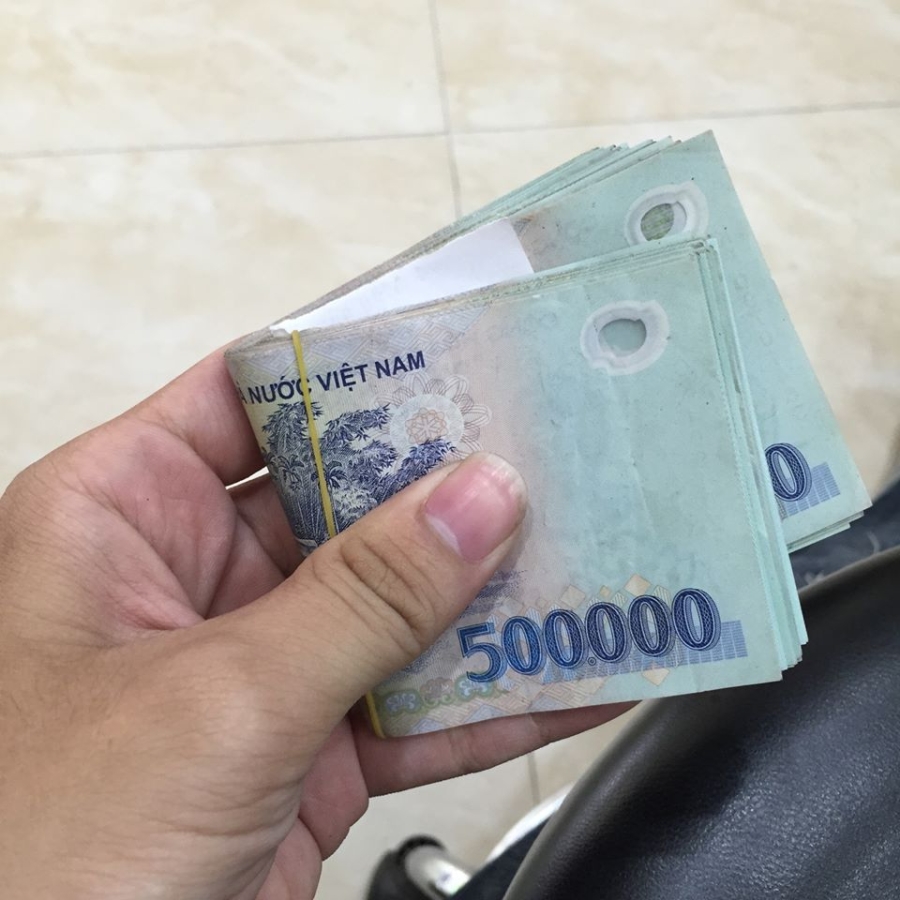 Kết quả hình ảnh cho Nhặt được tiền