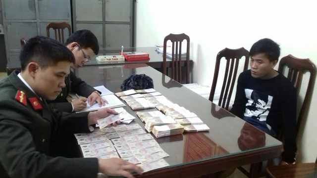  Đối tượng Phạm Thanh Khiêm cùng tang vật hơn 400 triệu đồng tiền giả 