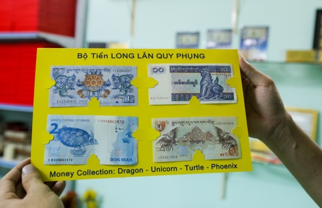 Săn tiền in hình gà các nước để lì xì Tết ở Sài Gòn