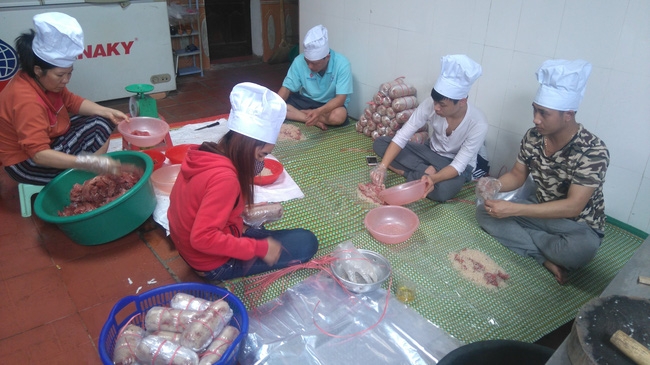 Sát Tết, giò me Nghệ An làm mỏi tay vẫn không đủ cung cấp cho thị trường Hà Nội, Sài Gòn. - Ảnh 7.