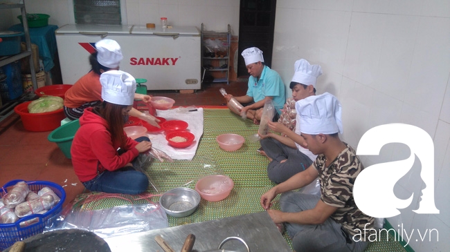 Sát Tết, giò me Nghệ An làm mỏi tay vẫn không đủ cung cấp cho thị trường Hà Nội, Sài Gòn. - Ảnh 9.