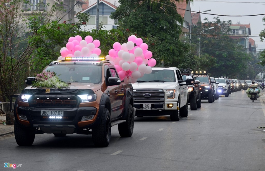 50 xe ban tai don dau tren duong pho thu do hinh anh 1