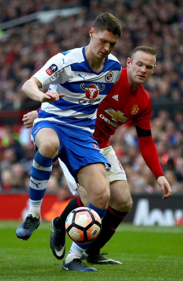 Rooney ten to vi bi tu choi doi ao hinh anh 1