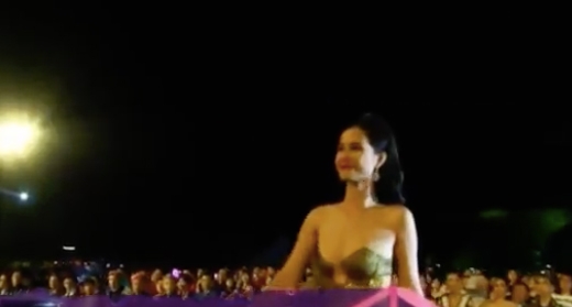 su that ve buc anh khien dong nhi bi don lo vong 1 tren san khau lon - 7