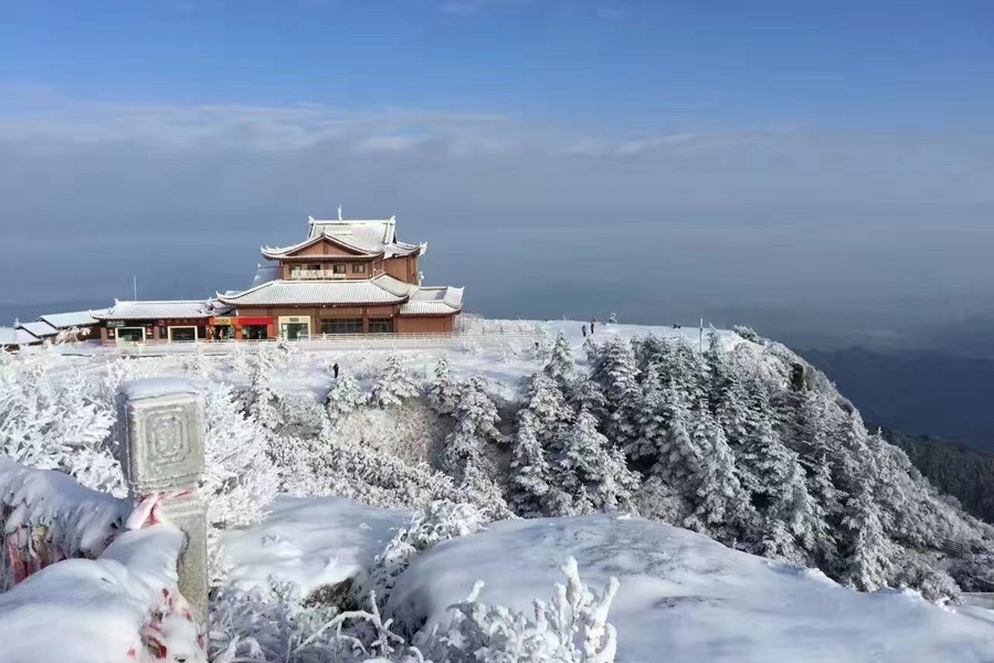 Tuyet phu trang nui Nga Mi hinh anh 3