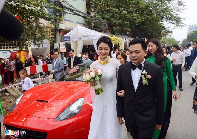 Dai gia tang Rolls-Royce Ghost cho Thu Ngan trong dam hoi hinh anh 17