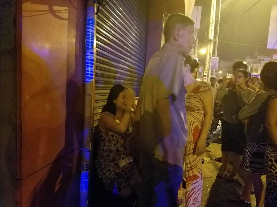 Linh cuu hoa pha cua, cuu 7 nguoi trong dam chay o Sai Gon hinh anh 2