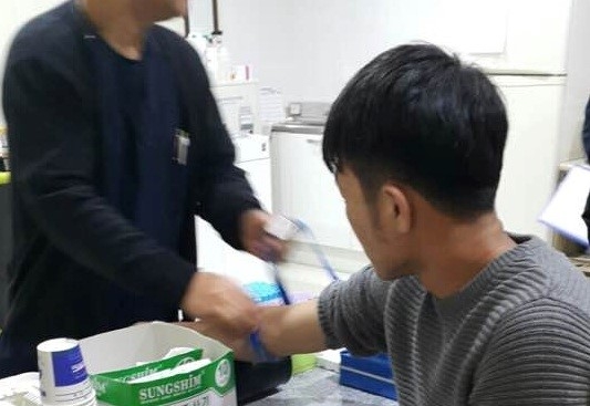 Đội bóng Hàn Quốc nóng lòng tổ chức lễ ra mắt tân binh Lương Xuân Trường hôm qua (9/1), dù tiền vệ Việt Nam chưa vượt qua buổi kiểm tra y tế theo quy định. 