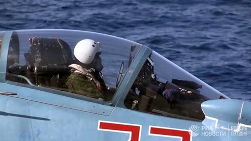[ẢNH] Khoảnh khắc đẹp của tàu sân bay Nga tham chiến ở Syria ảnh 2