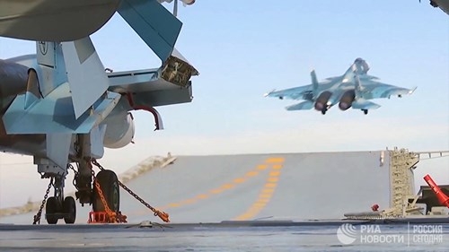 [ẢNH] Khoảnh khắc đẹp của tàu sân bay Nga tham chiến ở Syria ảnh 7