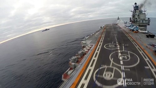[ẢNH] Khoảnh khắc đẹp của tàu sân bay Nga tham chiến ở Syria ảnh 9