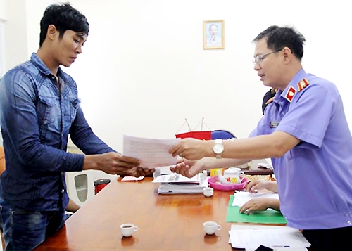 lam-oan-nhom-thanh-nien-o-sai-gon-kiem-sat-vien-bi-ky-luat