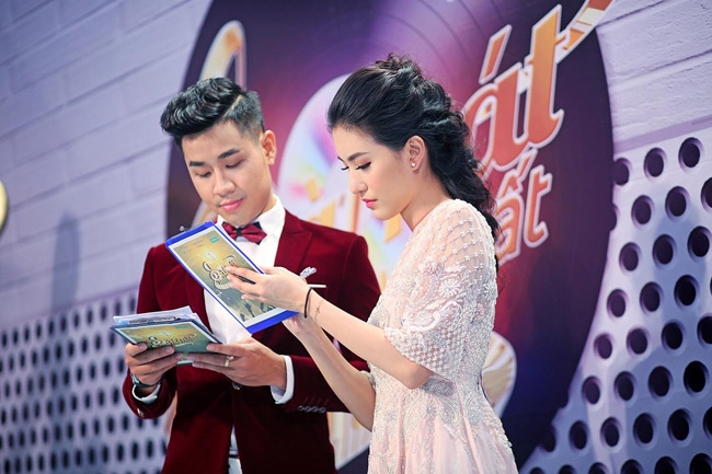 nu mc dep nhu hoa hau giup 