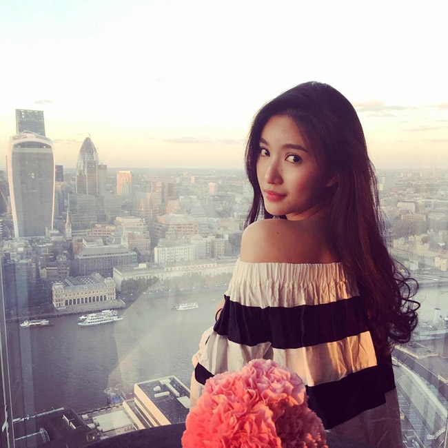 nu mc dep nhu hoa hau giup 