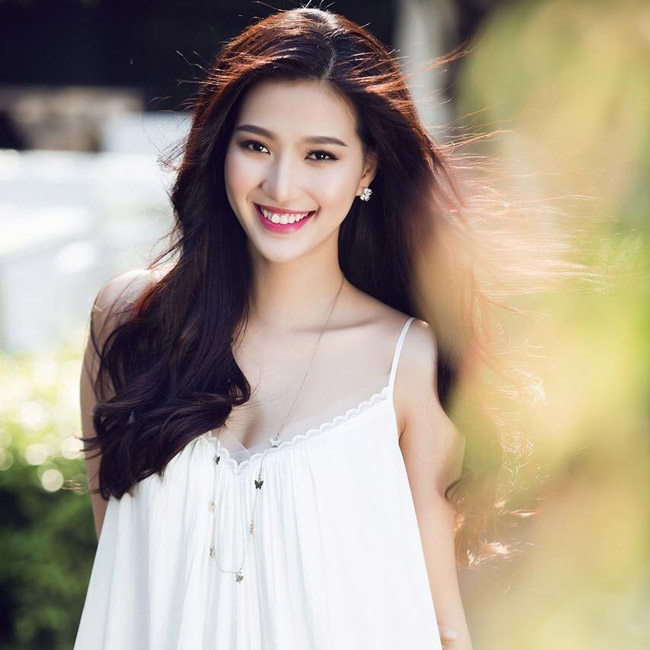 nu mc dep nhu hoa hau giup 