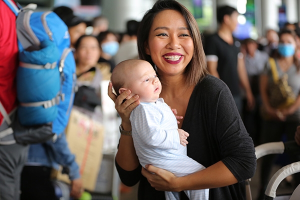 thao-trang-dua-con-trai-tu-my-ve-nuoc-an-tet-2