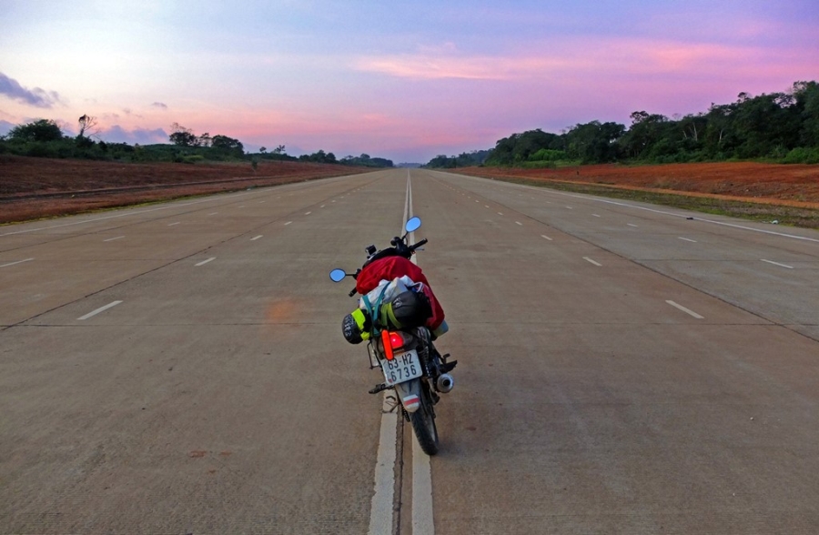 Cung duong xuyen Viet dep me ly, rat it dau chan phuot thu hinh anh 9