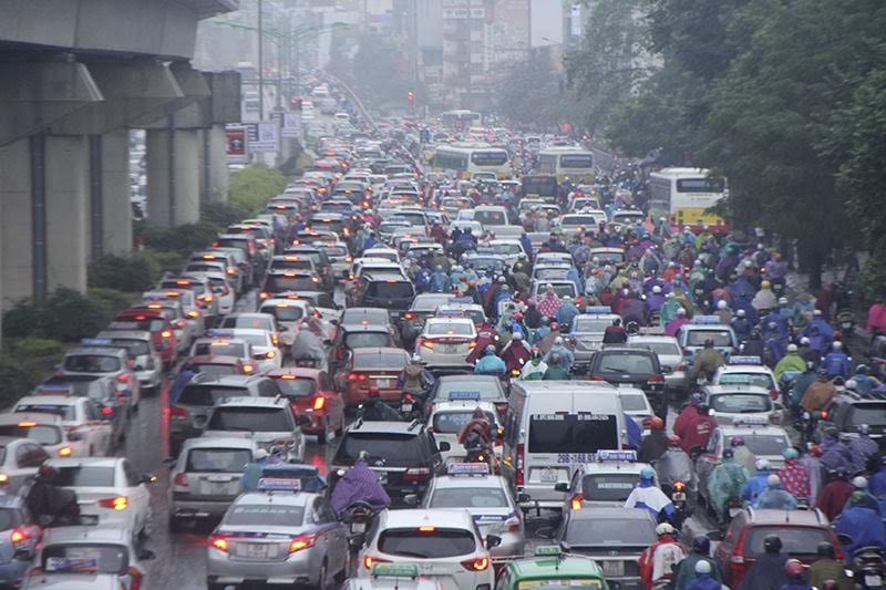 Hà Nội mưa rét, nhiều đường tắc trầm trọng