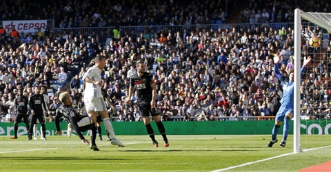 Ronaldo vẫn chưa chịu già dù sắp bước sang tuổi 32