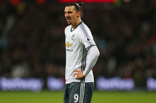 vi sao ibrahimovic bi “gach ten” khoi tran gap hull city? hinh anh 1
