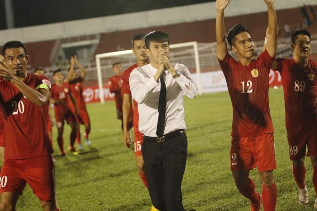 Ăn ở hạng sang, đội bóng Công Vinh bị Tuấn Hưng trù ẻo