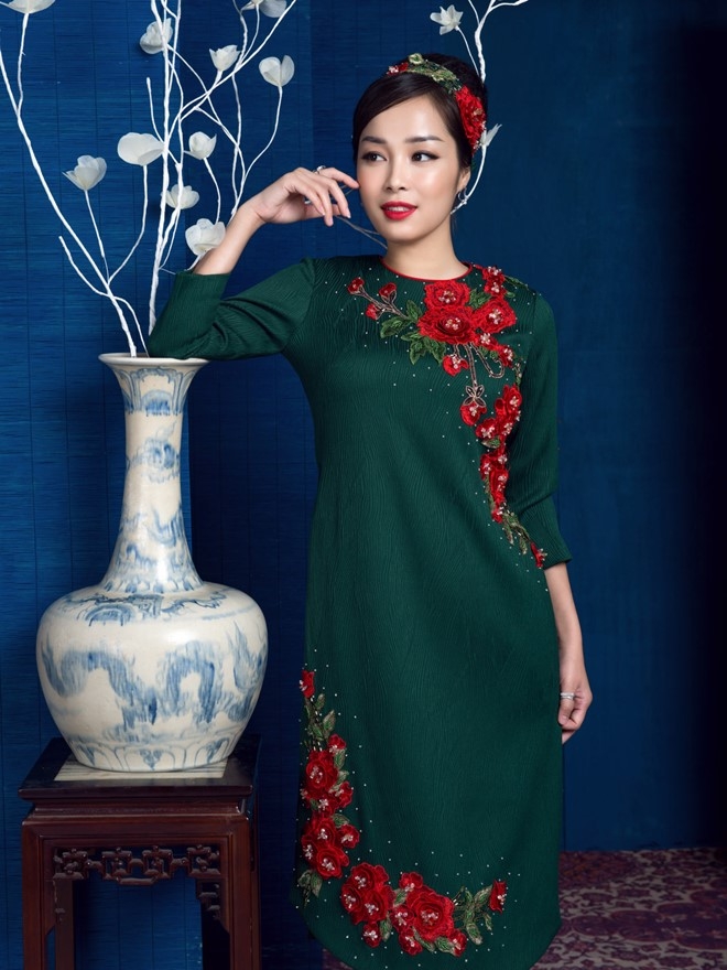 Dien vien Minh Huong dien ao dai don Tet hinh anh 5