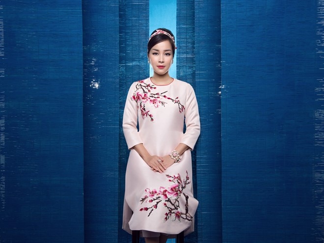 Dien vien Minh Huong dien ao dai don Tet hinh anh 8